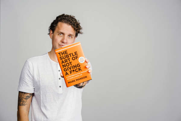 Mark Manson: Шарлатандар индустриясындағы жалғыз шындық